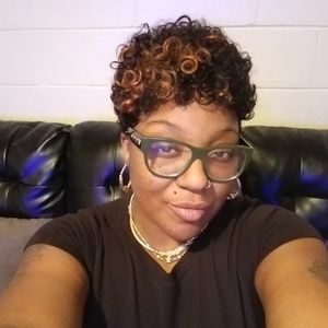 Meet your Posher, Tia